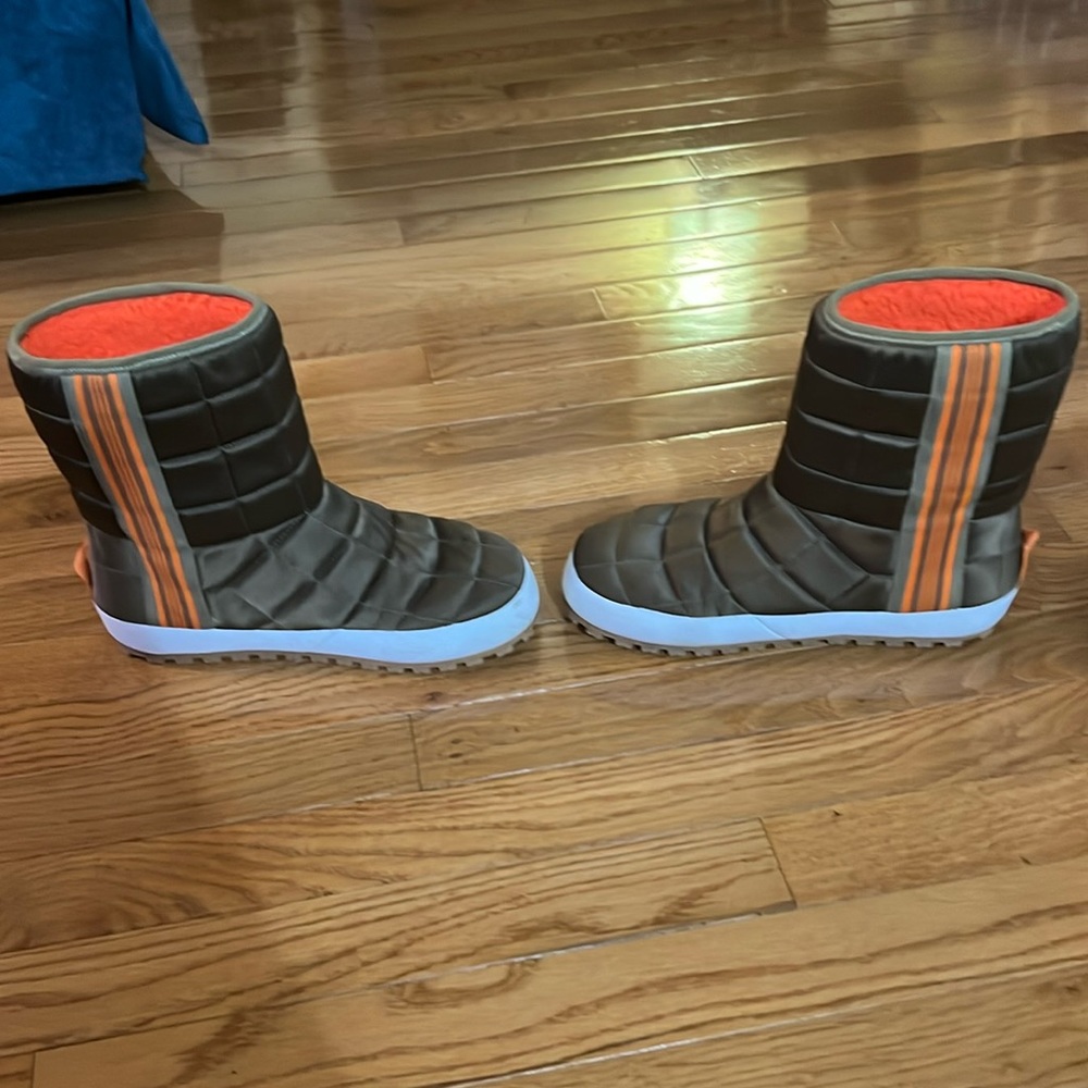 Tory Burch brown boots
